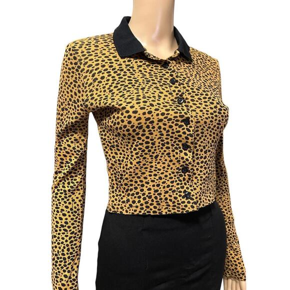 Trendy Leopard Print Crop Top with Black Collar - Picture 2 of 5